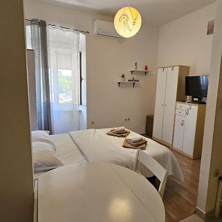 Studio Apartment Kiki For 2, Near Old Town & Beach, Free Wifi Zadar Exterior photo