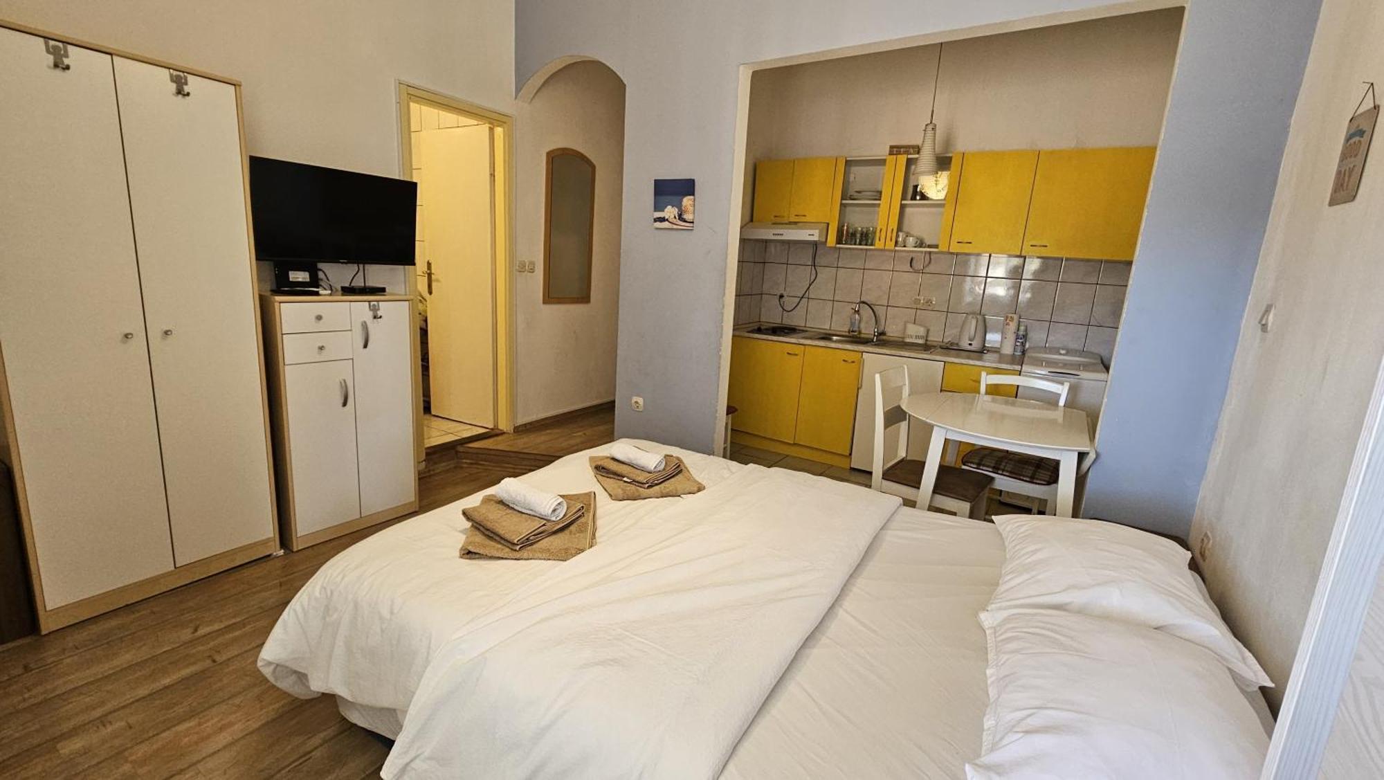 Studio Apartment Kiki For 2, Near Old Town & Beach, Free Wifi Zadar Exterior photo