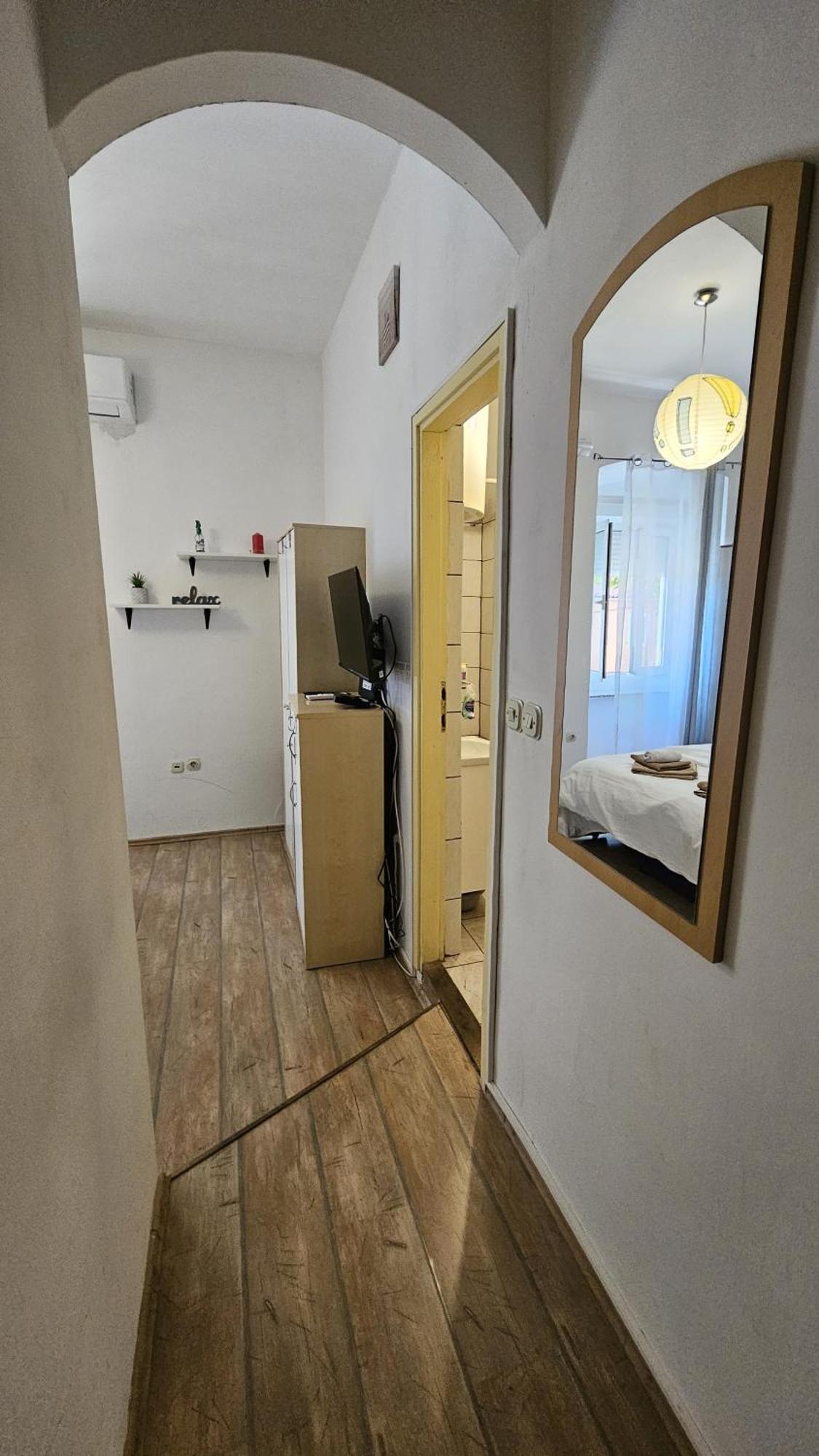 Studio Apartment Kiki For 2, Near Old Town & Beach, Free Wifi Zadar Exterior photo